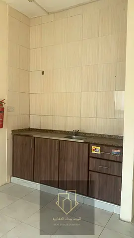 مساحه كبيره + قريب من جميع الخدمات والمخارج + اطلاله مفتوحه + تسهيل دفعات