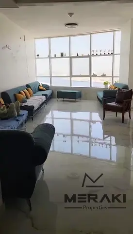 Freehold Full Creek View Residence