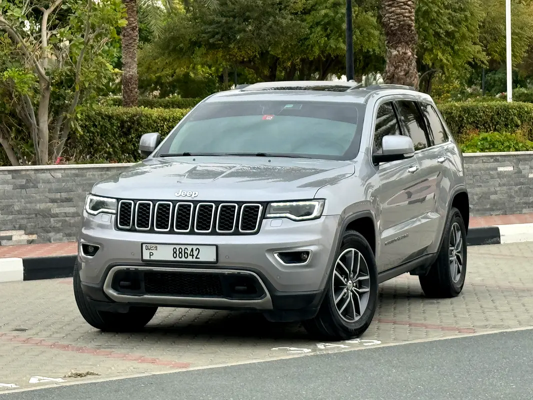 Jeep Grand Cherokee 2018 — photo 1 of 18
