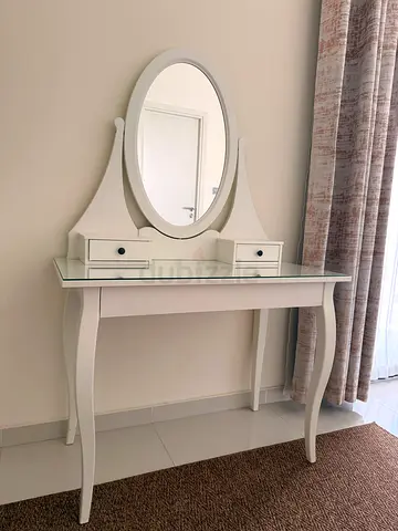 Dressing table with mirror