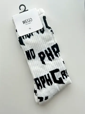 40-44 White Crew Socks with Black Graphic - with cushion