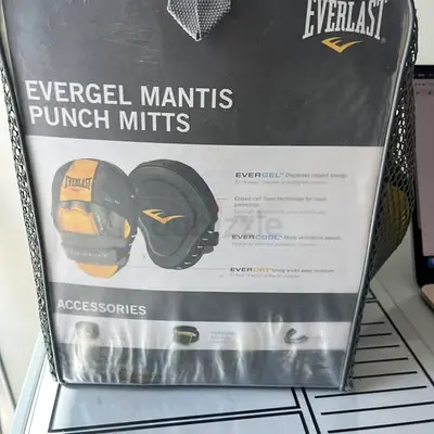 🥊 Everlast EverGelTM Mantis Punch Mitts – 140 AED