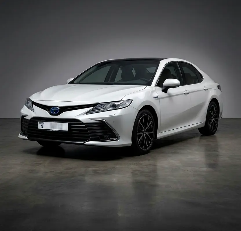 Toyota Camry 2023 — photo 1 of 4