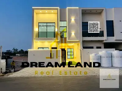 يشمل السعر رسوم التسجيل. منزل تاون هاوس رائع، يتكون من 4 غرف نوم رئيسية مع خزائن ملابس مدمجة وسطح، معروض للبيع الآن في منطقة راقية.