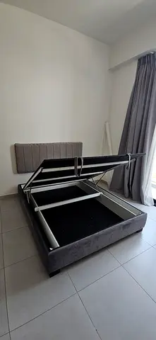 Queen Size Bed Frame with hydraulic storage