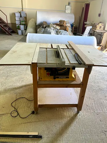 Stanley table saw with custom work table - Good condition