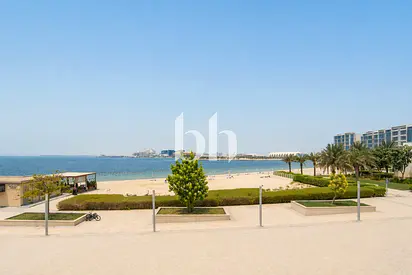 Sea View Townhouse | Spacious | Ideal Beach House