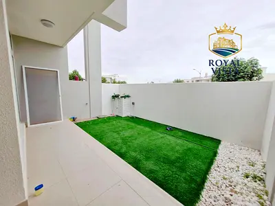 Unfurnished | Middle Unit | 3BR Villa | Vacant