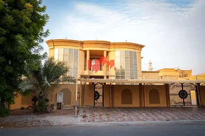 Spacious 8BHK Villa | Majlis Hall | 5 Covered Parking