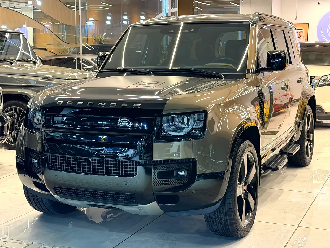Land Rover Defender 2020 — photo 1 of 15