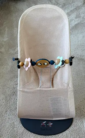 BABYBJÖRN Bouncer Bliss Mesh – Pearly Pink + FREE Toy | Like New