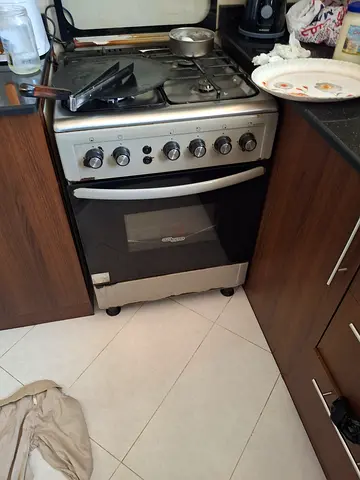 Used freestanding gas oven and cooker - good working condition