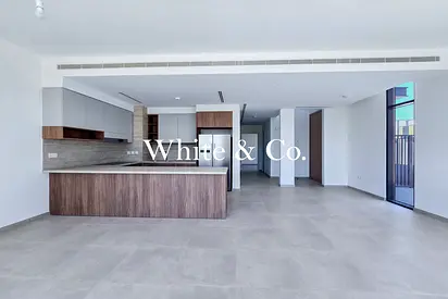 4B1 | Multiple Options | Pool/Road Backing