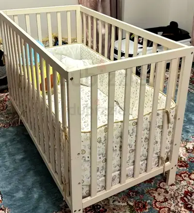 Heavy duty White Wooden Baby Crib still brand new condition Really heavy stuff with all screws
