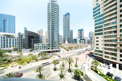 High-End Apartment with Bright Panoramic Views