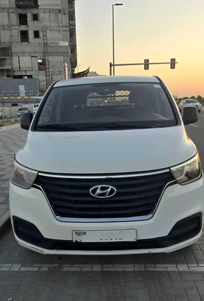 Hyundai H1 2021 — photo 1 of 4