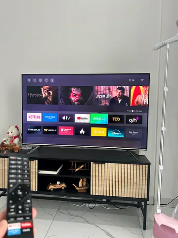 55 smart TV Hisense one year use