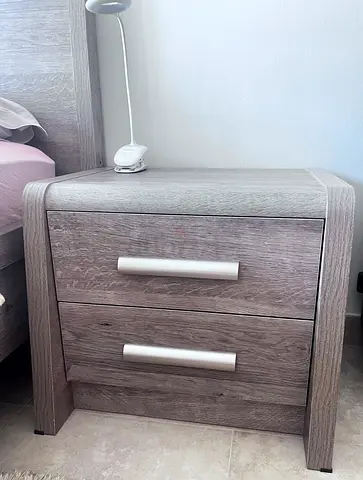 Bed table