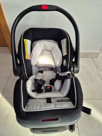 Rear-facing infant car seat with base — new