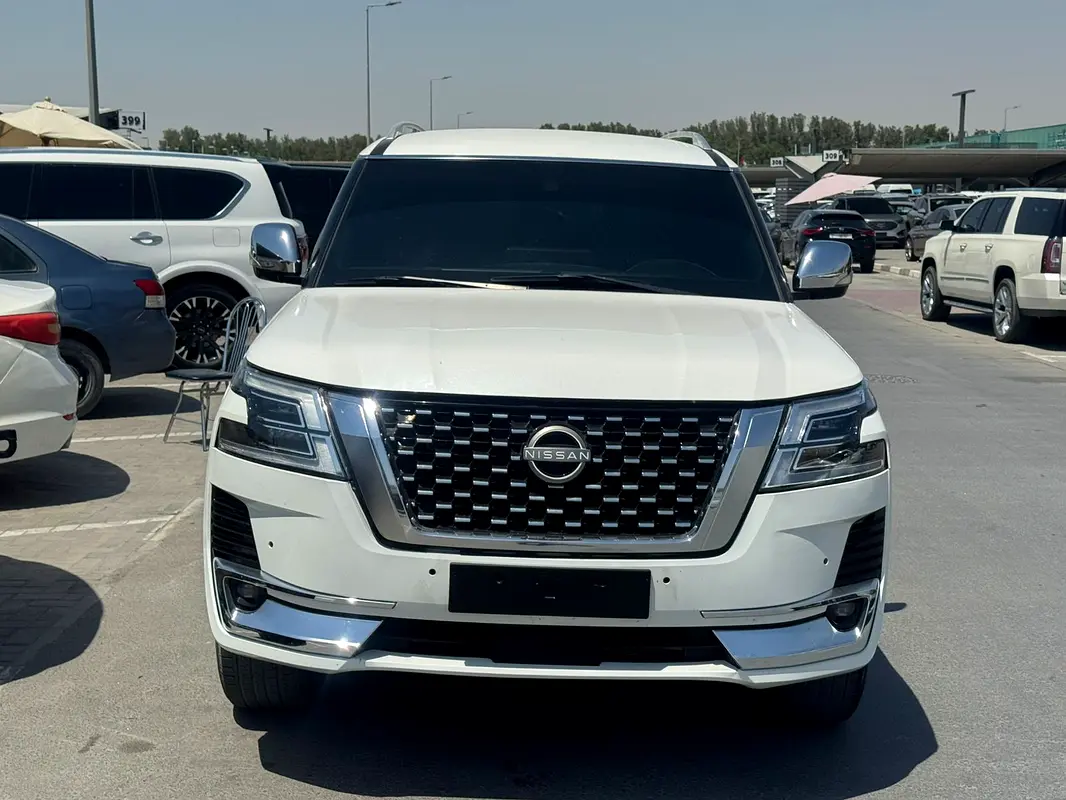Nissan Patrol 2016 — photo 1 of 11