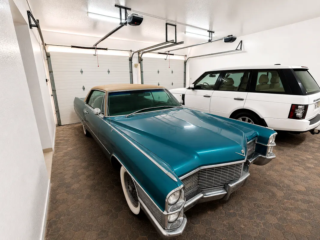 Cadillac DTS/De Ville 1965 — photo 1 of 8