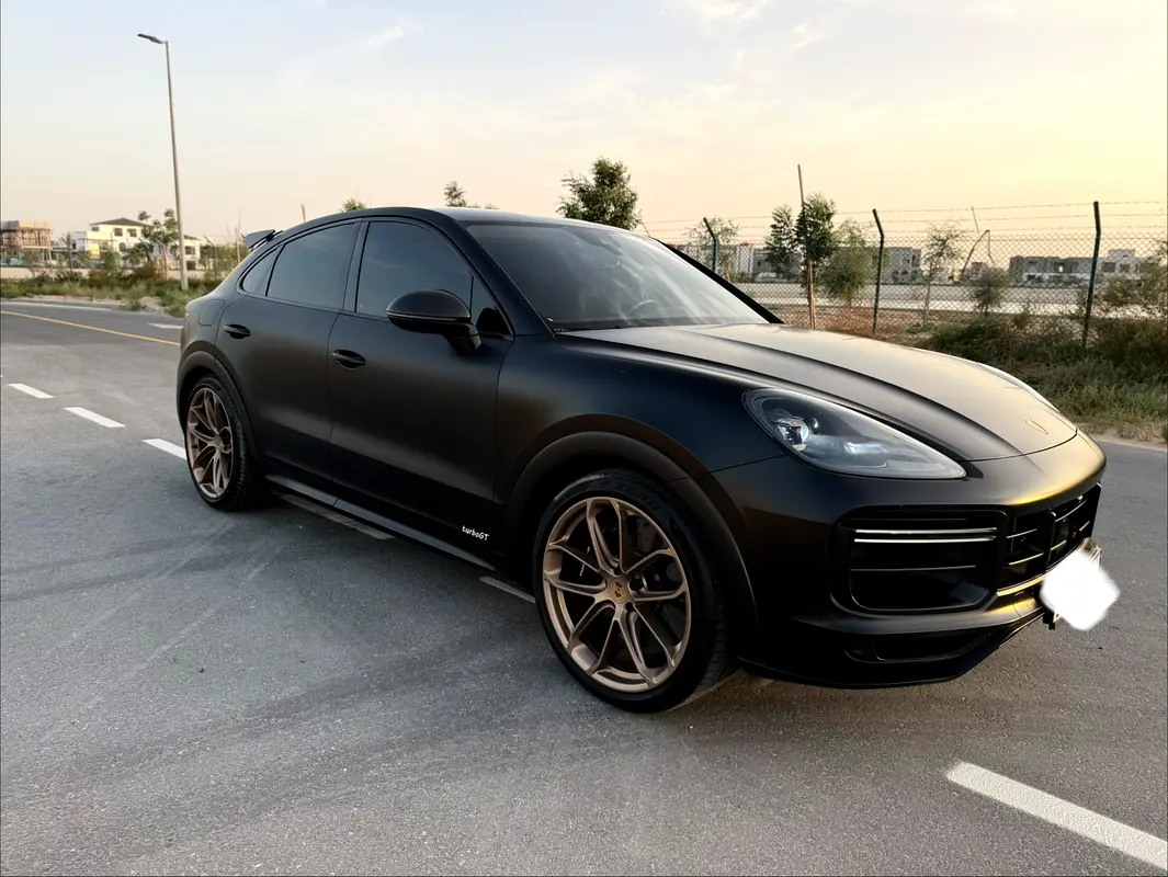 Porsche Cayenne 2023 — photo 1 of 13
