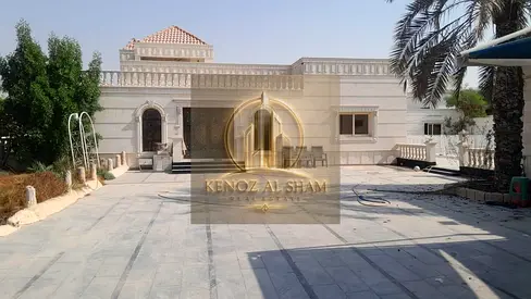 فرصة مميزة لامتلاك فيلا واسعة بموقع استراتيجي في منطقة العزرة على زاوية شارعين قار، تجمع بين المساحة الكبيرة والتصميم العصري، مناسبة للسكن العائلي