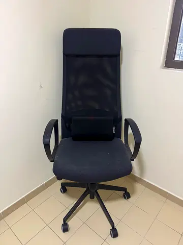 Black Ergonomic Office Chair with Headrest - Very Good Condition
