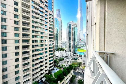 Large Layout | Dining Space | Burj View