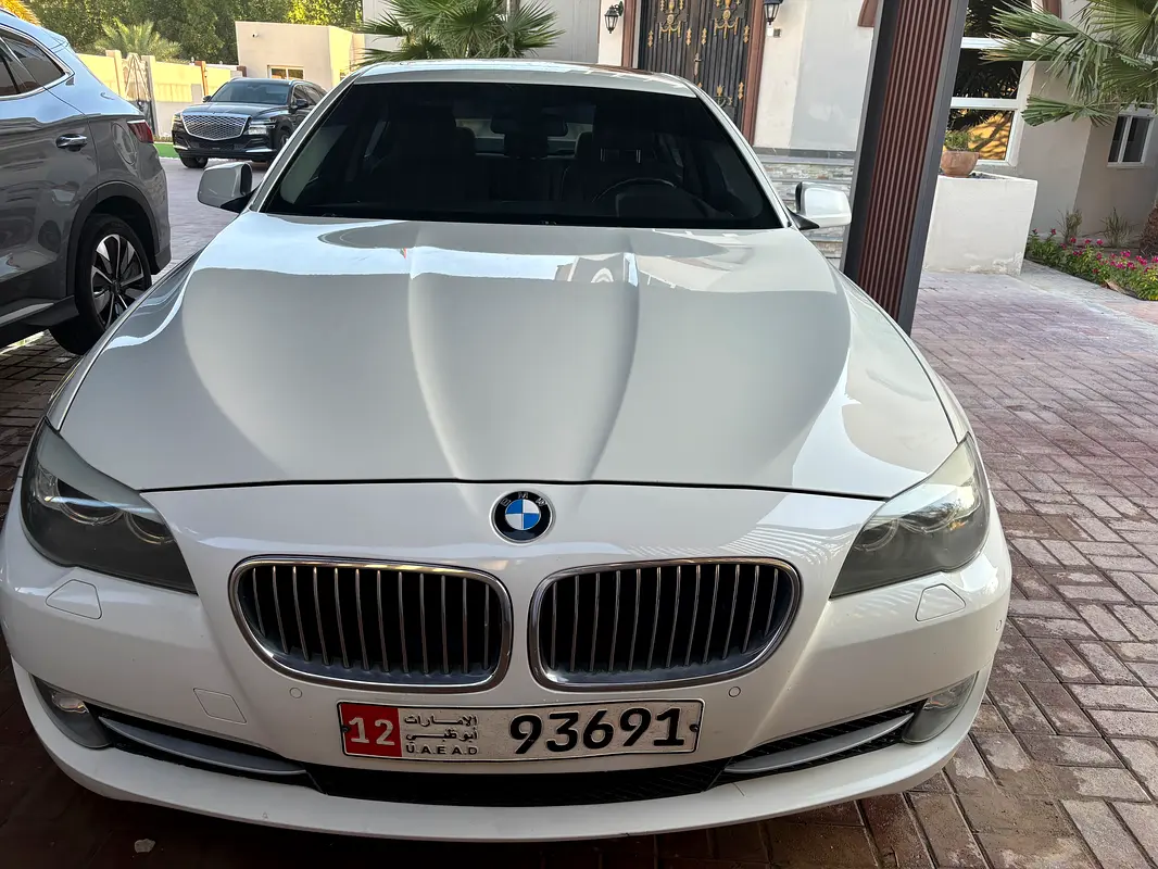 BMW 5-Series 2012 — photo 1 of 8
