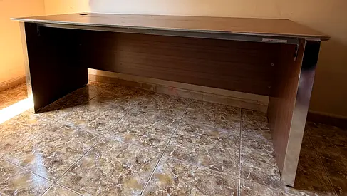 Modern Office Desk with Metal Frame – Large Size
