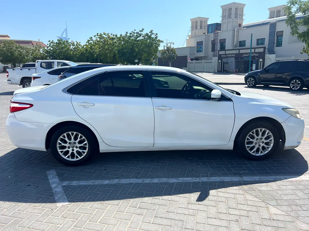 Toyota Camry 2017 — photo 1 of 5