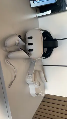 Meta quest 3 with additional head-strap ( barely used and almost new)