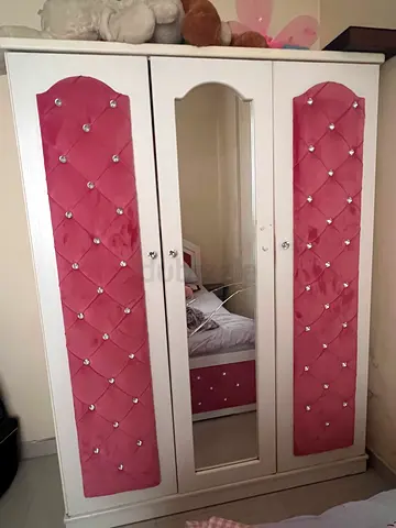 White Mirrored 3-Door Wardrobe with Pink Quilted Panels