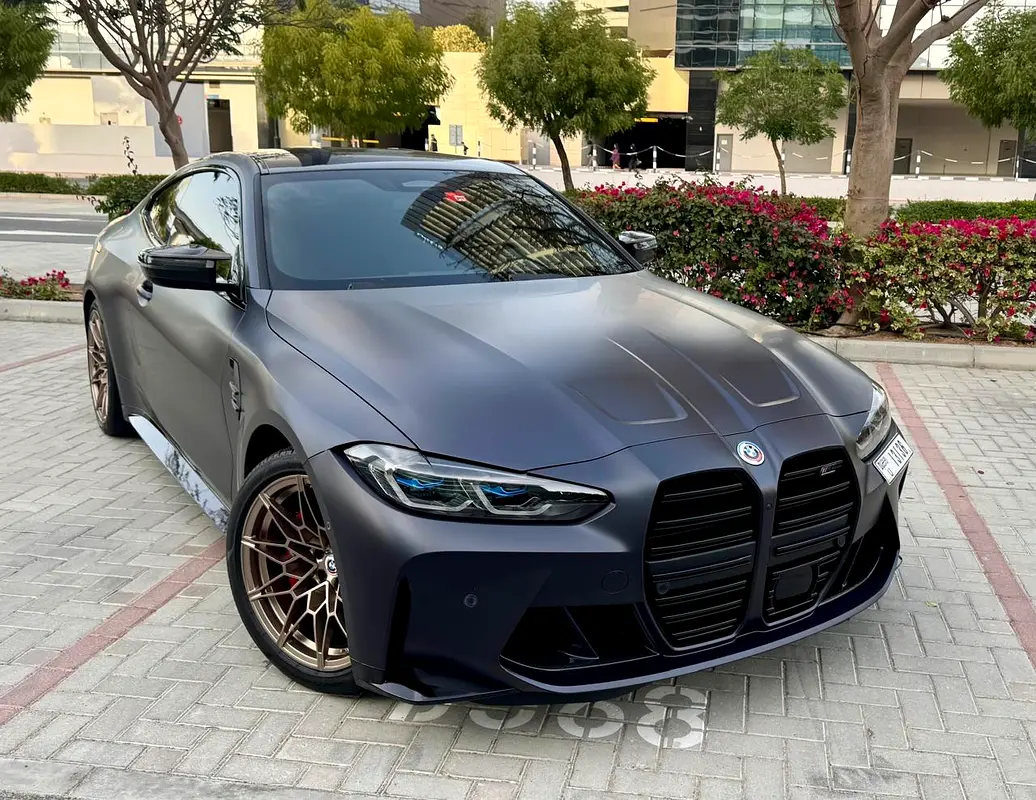 BMW M4 2023 — photo 1 of 4