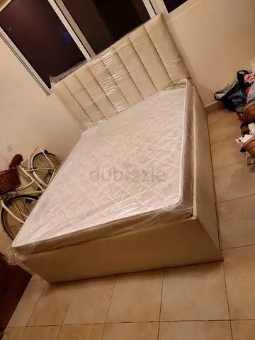 Queen Size bed with matress