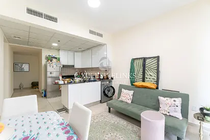 Vacant | Spacious | Close to Tram