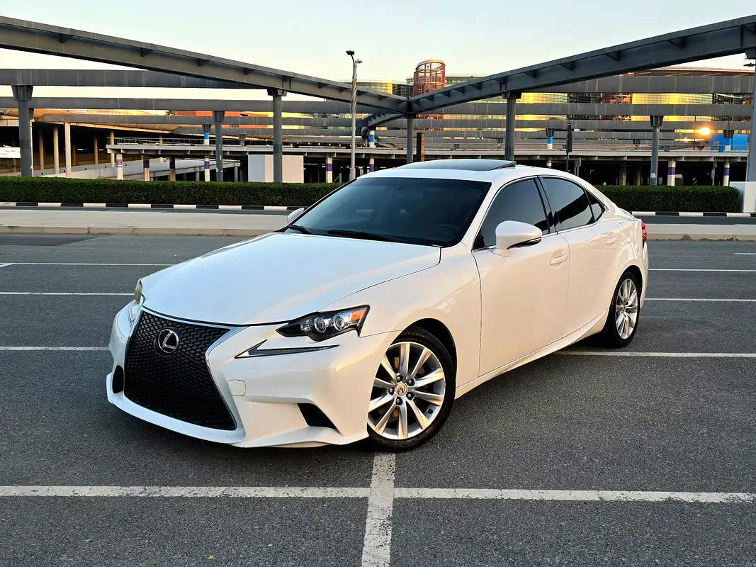 Lexus IS-Series 2015 — photo 1 of 20