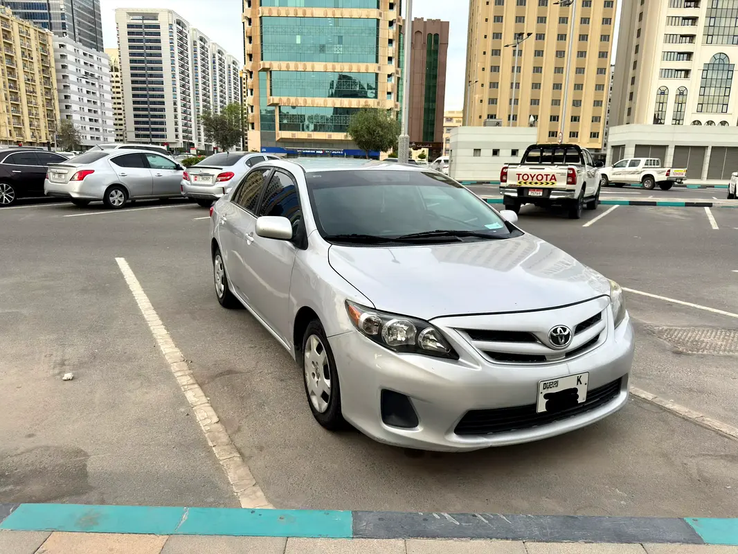 Toyota Corolla 2011 — photo 1 of 11