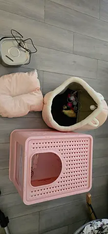 Barely Used Small Pet Bundle – Pink Cat/Small litterbox, bed and water fountain