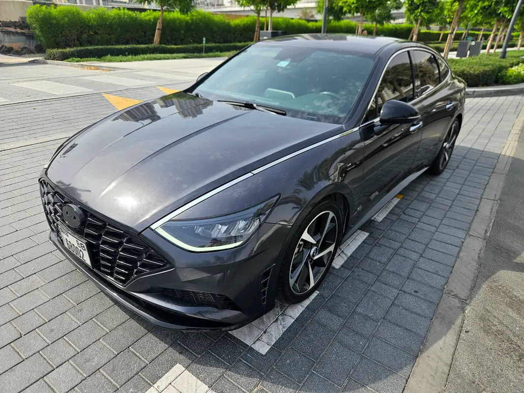 Hyundai Sonata 2021 — photo 1 of 6