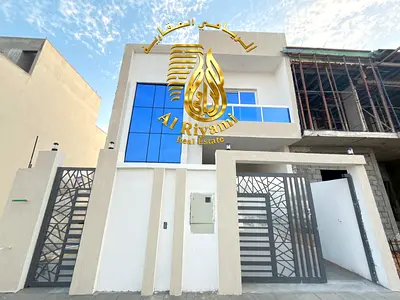 هذه الفيلا ليست للبيع فقط…  إنها تحفة فنية معمارية تُبرز ذوق صاحبها، وتمنح من يراها انطباعاً واضحاً: