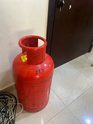 Used Red LPG Gas Cylinder - Single 20kg/25kg (Good Condition)
