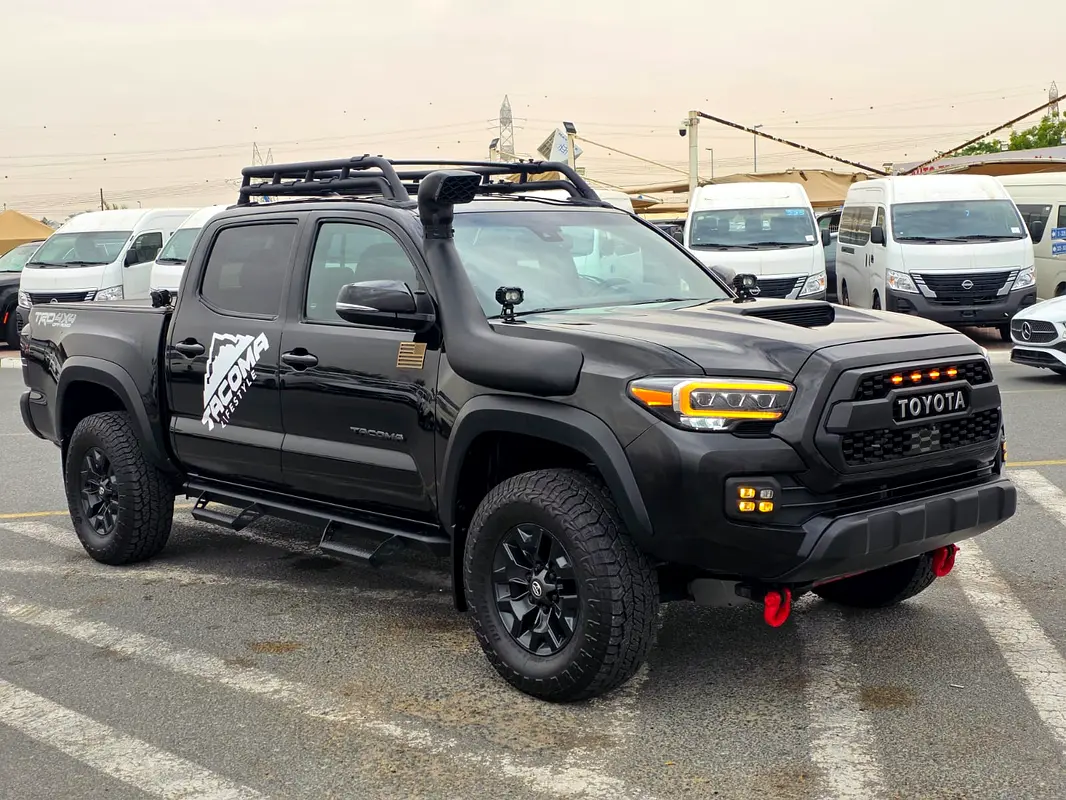 Toyota Tacoma 2023 — photo 1 of 20