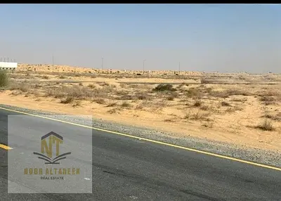 أرض سكنية للبيع في منطقة المطرق – الشارقة، بتملك حر للعرب، في موقع مميز قريب من الطرق الرئيسية والخدمات.  تفاصيل الأرض:  المساحة: 4,335  قدم مربع التص