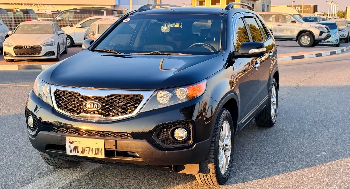 Kia Sorento 2010 — photo 1 of 17