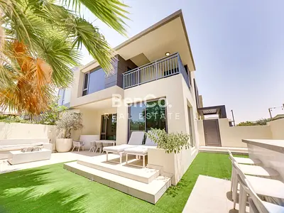 5 Bedrooms | Single Row | Upgraded | Corner End