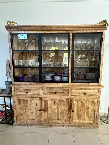 Elegant cupboard
