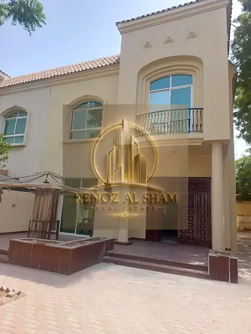 � للإيجار | فيلا طابقين في إمارة الشارقة 📍 منطقة الرملة شرق / ضاحية الرقة  ✨ موقع مميز جداً ✔️ مباشرة على الشارع العام