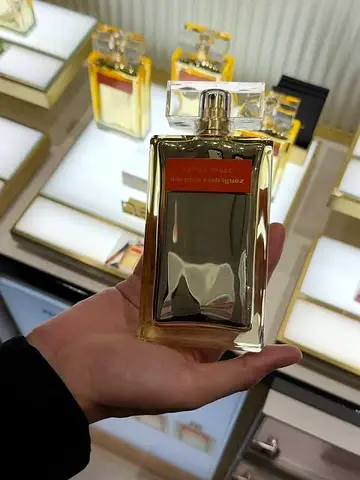Narciso safran musc perfume available